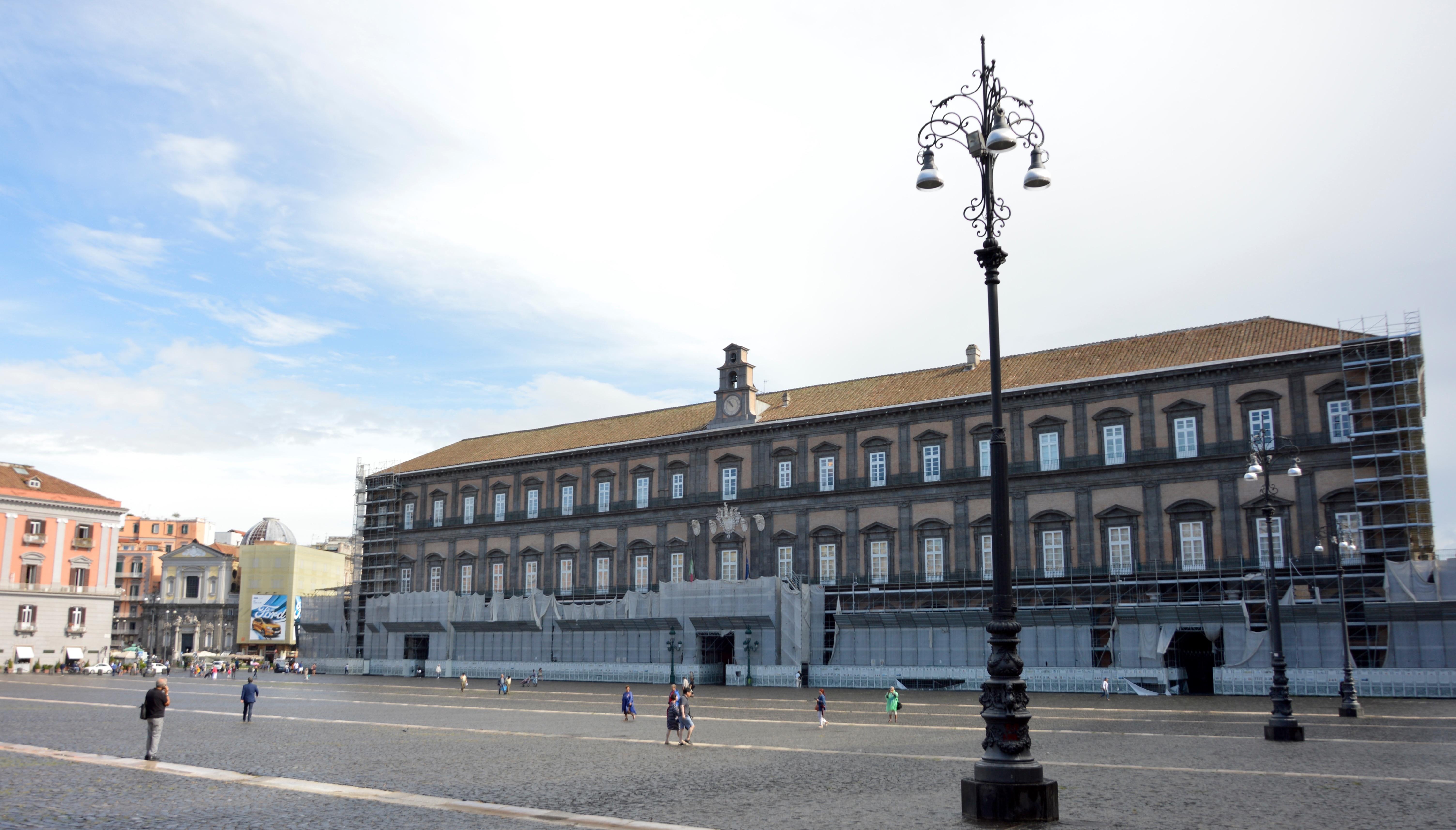 Relais Piazza Del Plebiscito B&B Неаполь Экстерьер фото