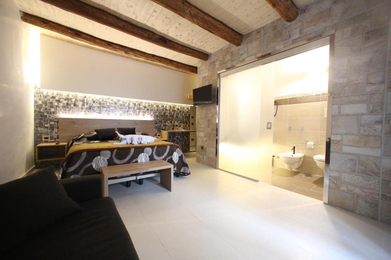 Relais Piazza Del Plebiscito B&B Неаполь Экстерьер фото