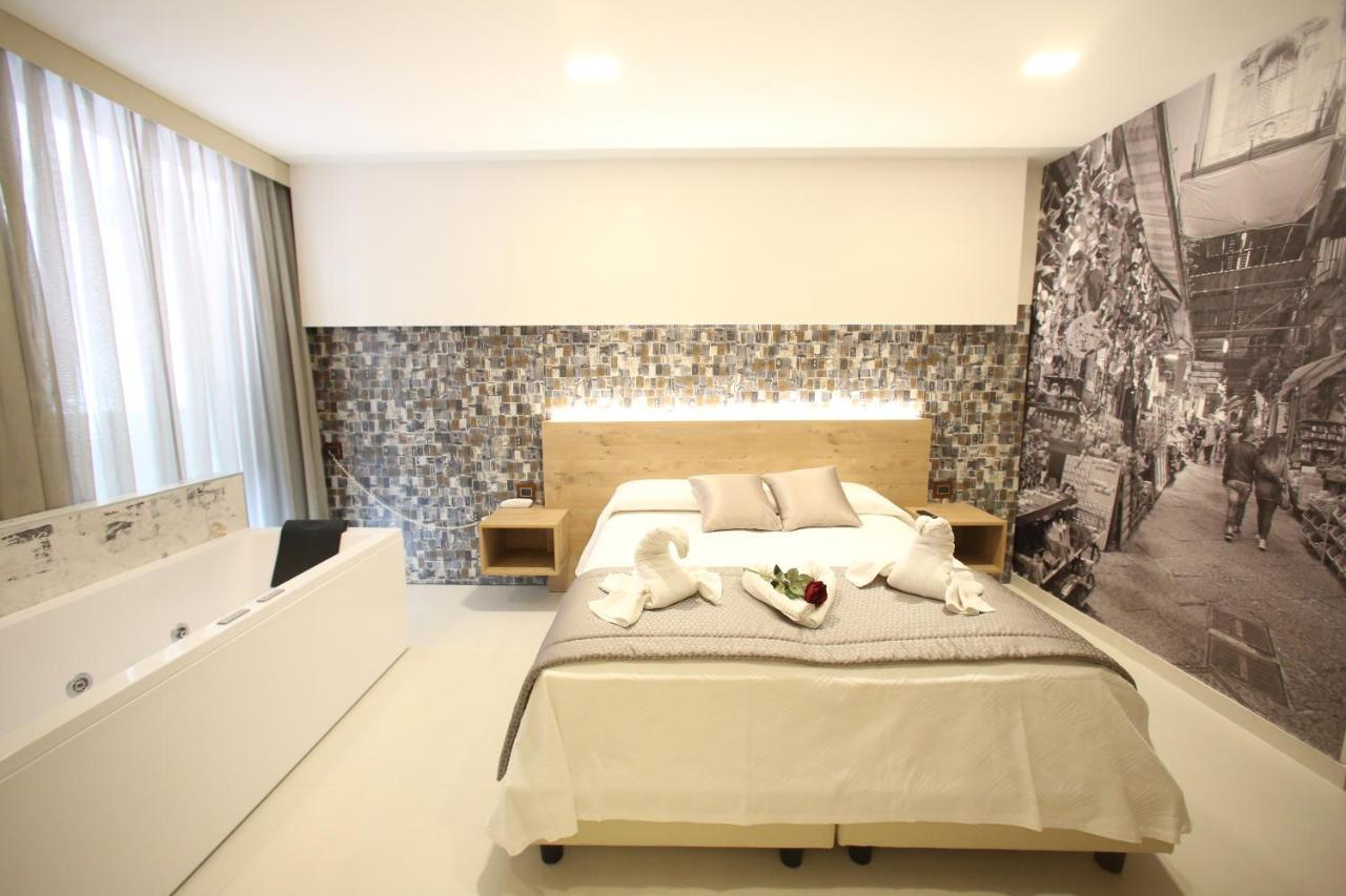 Relais Piazza Del Plebiscito B&B Неаполь Экстерьер фото